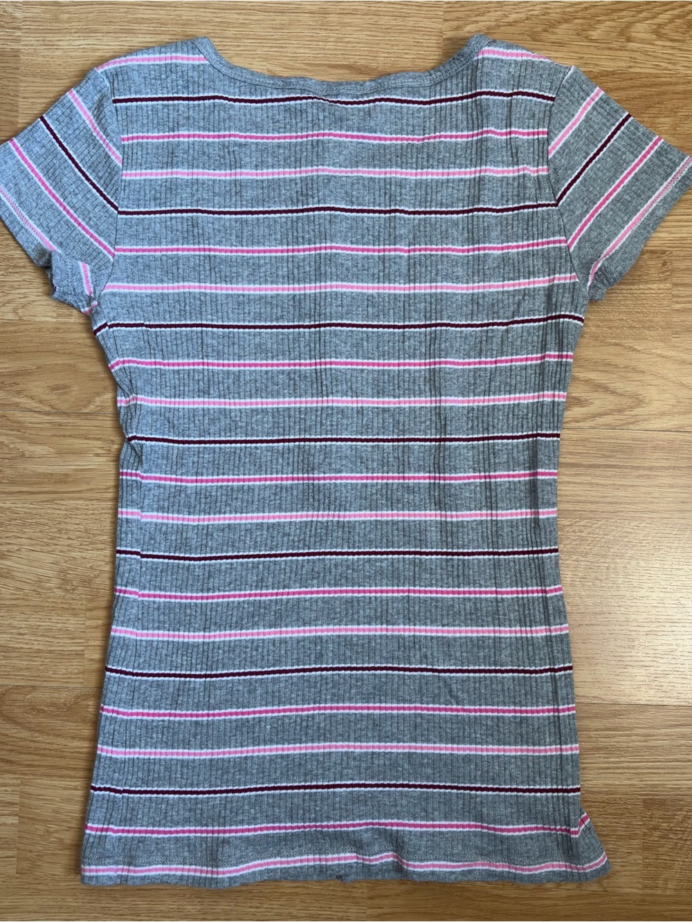 2000s Aeropostale Gray Ribbed Top with Pink Stripes - Picture 2 of 4